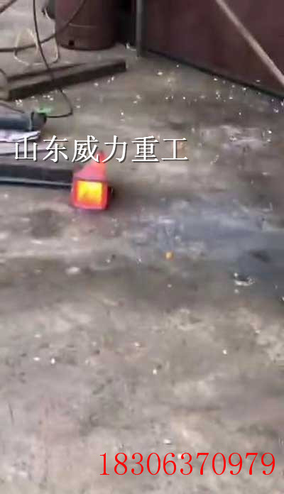 3000噸多向模鍛框架式油壓機工作中